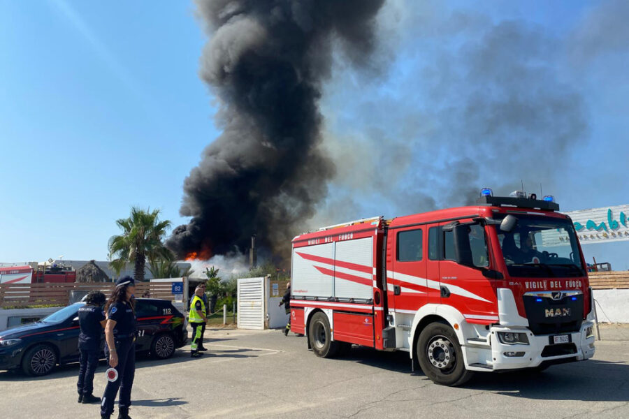 Interessa uno stabilimento nel quale vengono realizzati componenti in vetroresina