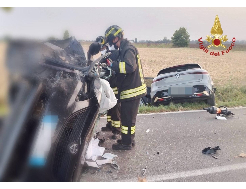 Incidente fra due auto, morto un giovane di 24 anni