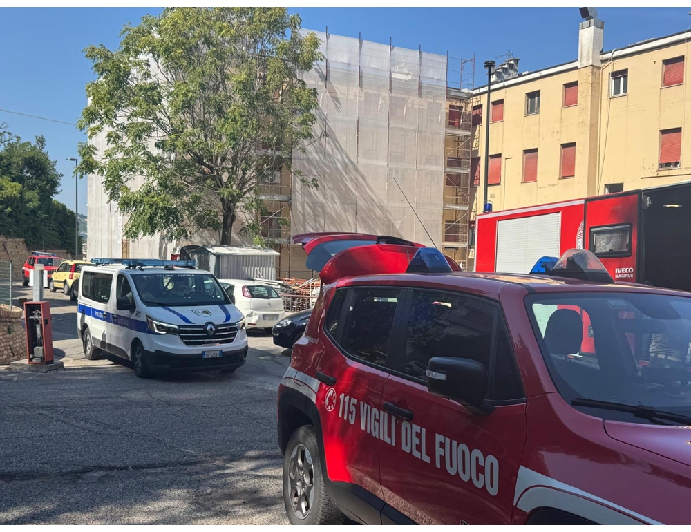 Incidente sul lavoro in un cantiere ad Ancona, fuori pericolo gli operai