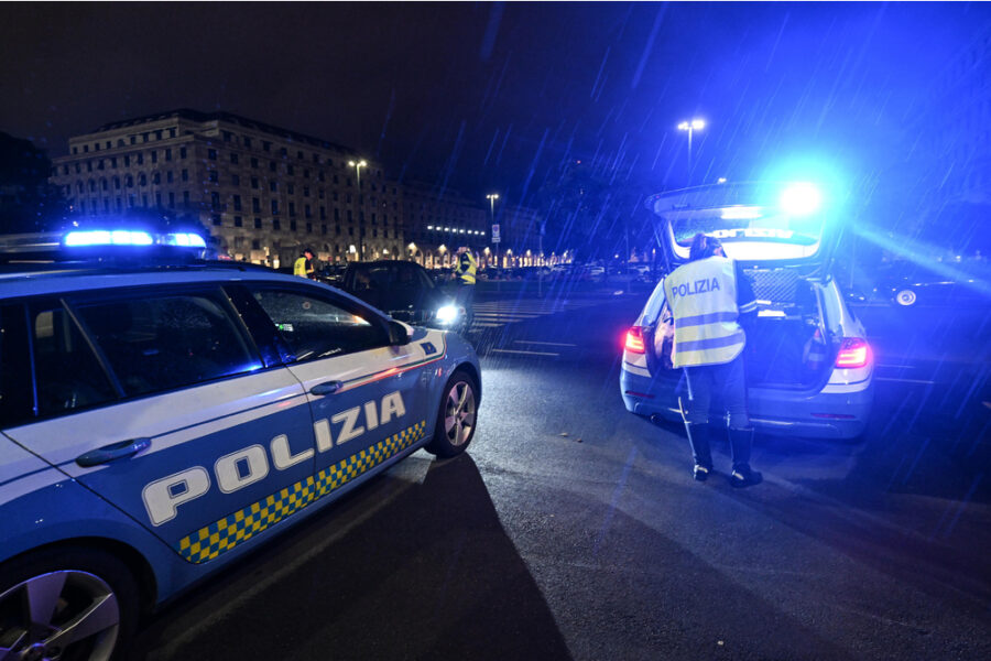 Riforniva anche camionisti. Preso in flagranza oppone resistenza ai poliziotti