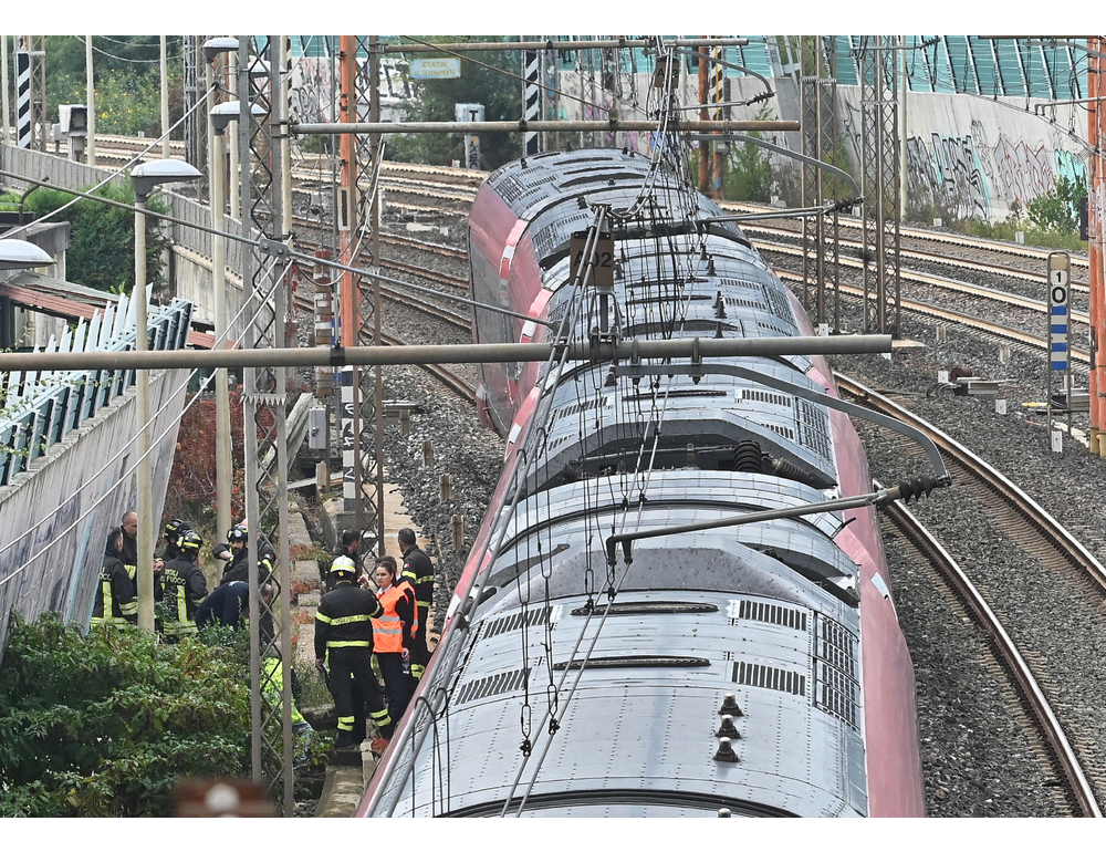 Investito da un treno alla stazione di Albisola, morto 24enne