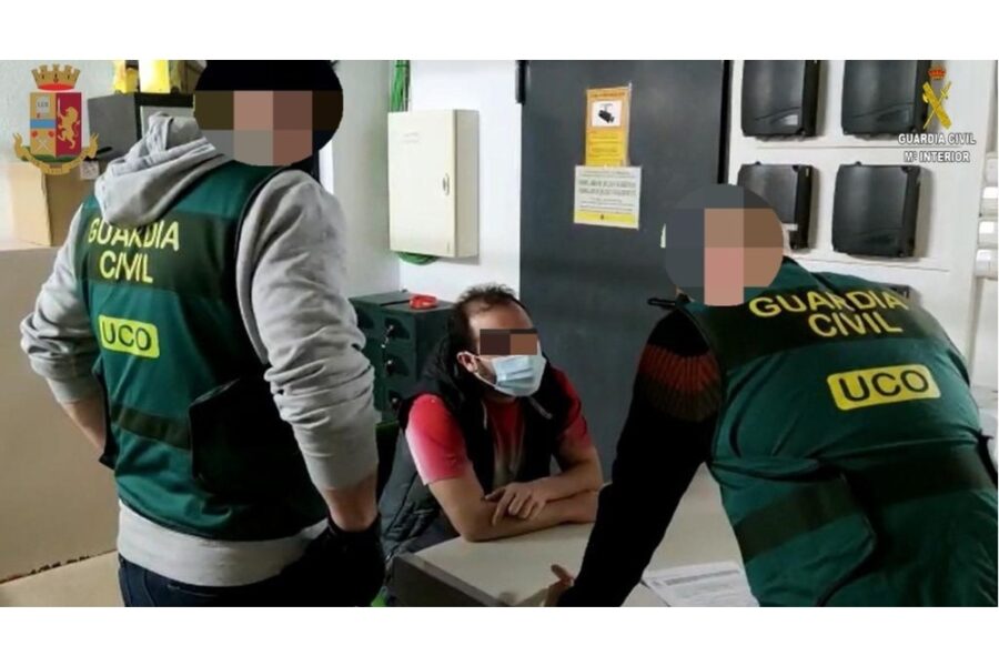 Nove assaliti all'esterno di un locale