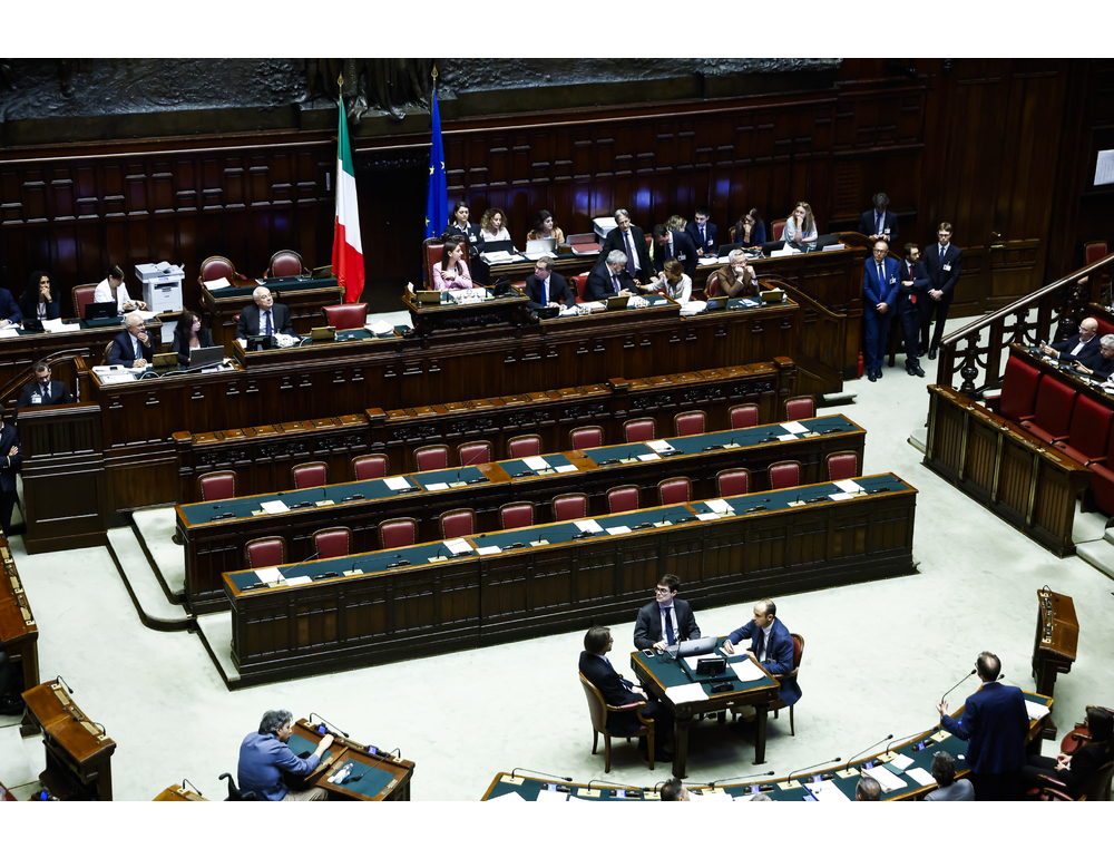 L’Aula della Camera nega alla Procura l’acquisizione delle chat su Delmastro