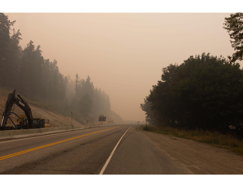 La British Columbia dichiara lo stato d’emergenza per i roghi, 20.000 evacuati