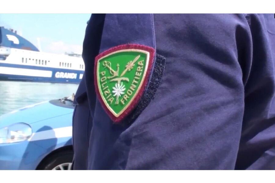 Il giovanissimo fermato all'aeroporto di Genova. L'aggressione è avvenuta a giugno