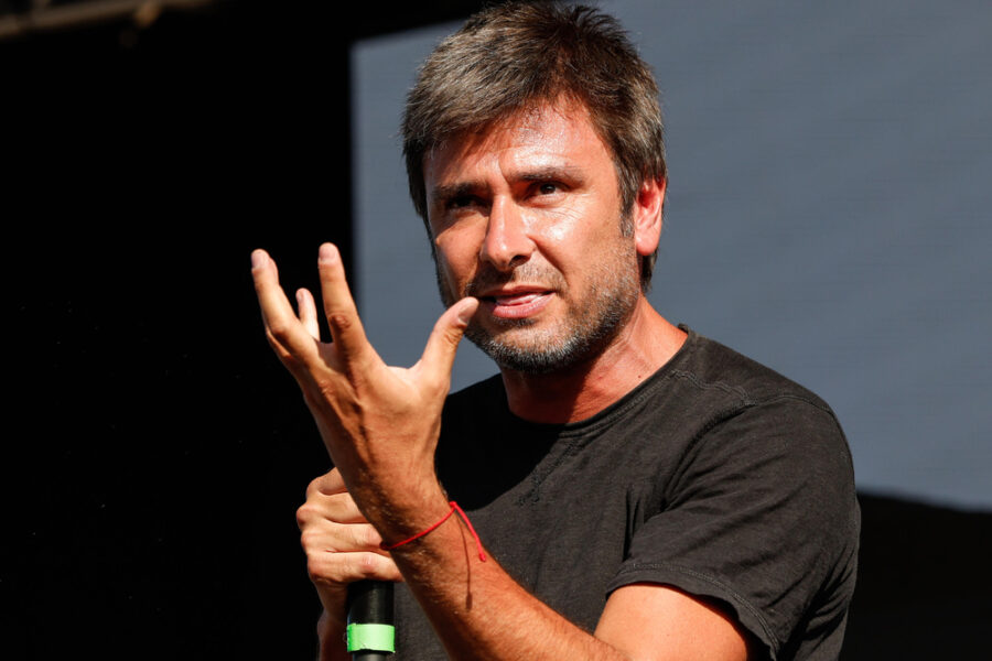 'Ci stringiamo ai suoi familiari in questo momento di profonda preoccupazione'
