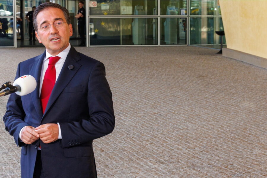 Il ministro degli Esteri Albares sul caso Ceuta: 'Assunte posizioni irresponsabili'