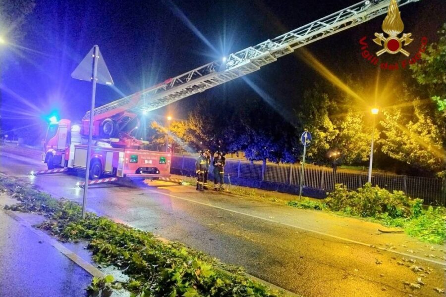 Nel Veronese un treno bloccato ed evacuato per lamiere sui binari