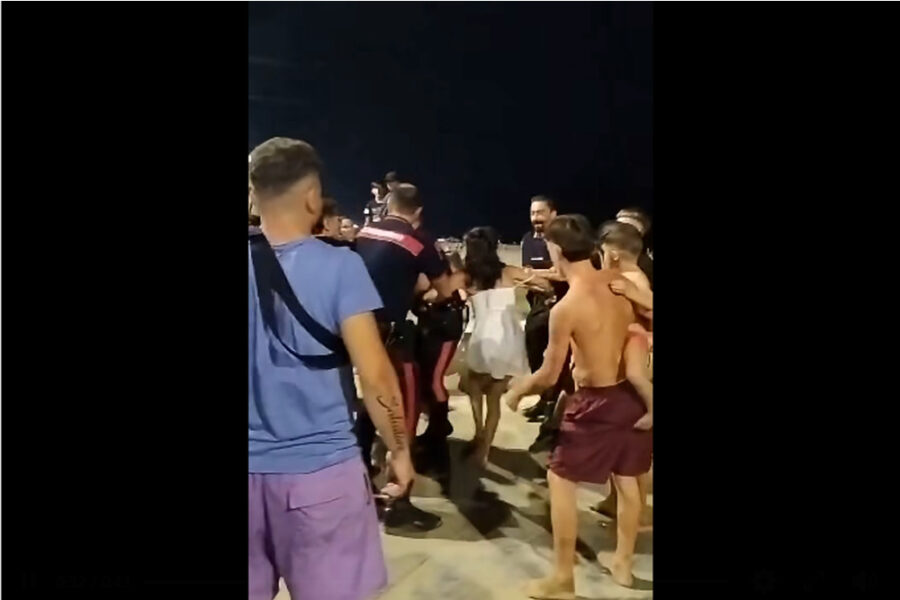 Le immagini postate dal deputato Borrelli (Avs)