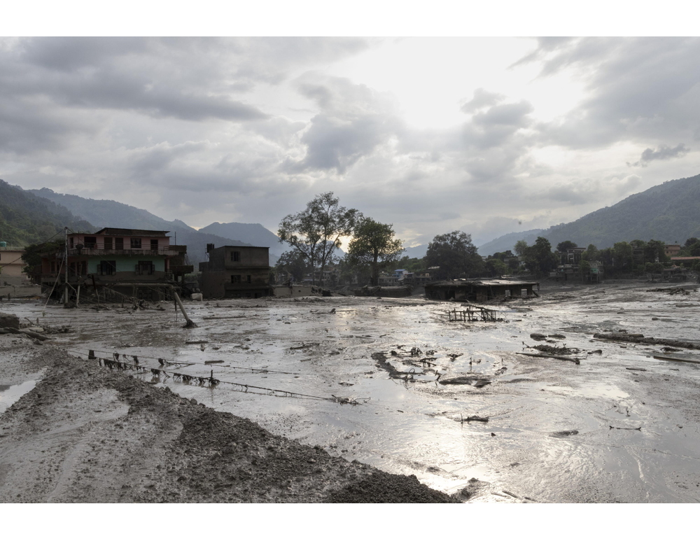 Media, bilancio delle vittime dell’alluvione in Nepal sale a 270