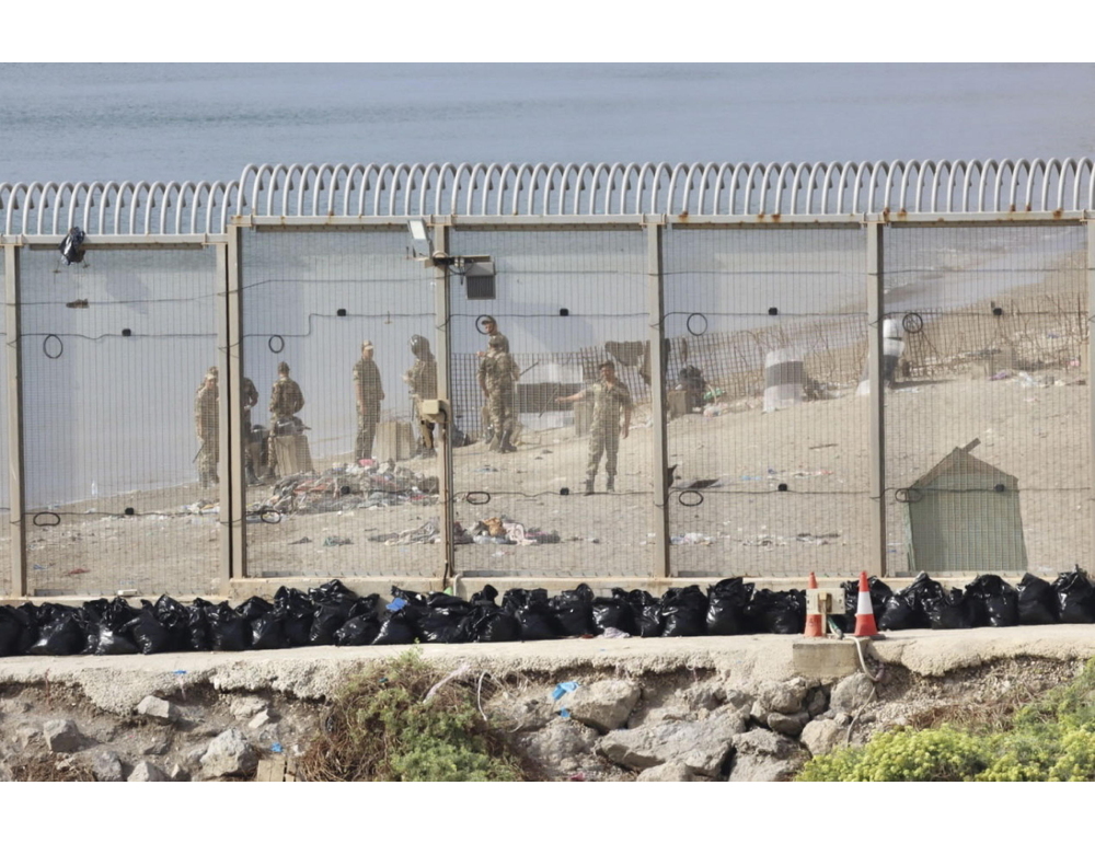 Migliaia di residenti di Ceuta in piazza, chiedono risposte alla Spagna e all’Ue