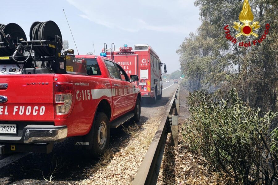 Gli interventi dei Vigili del fuoco per i roghi saliti da 9 a oltre 10 mila