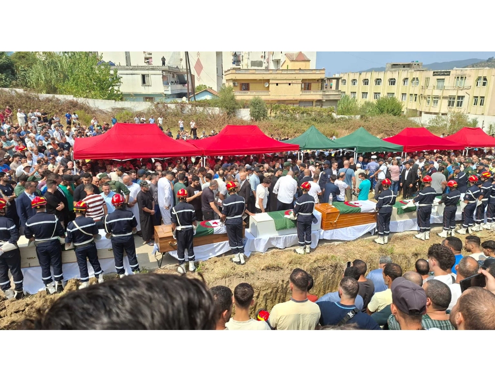 Ministri e premier ai funerali di 37 vittime degli incendi in Algeria