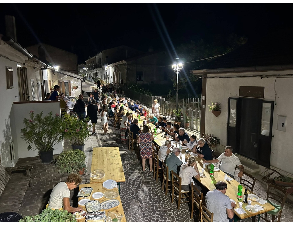 Nel più piccolo comune pugliese ‘festa del vicino’ per la comunità