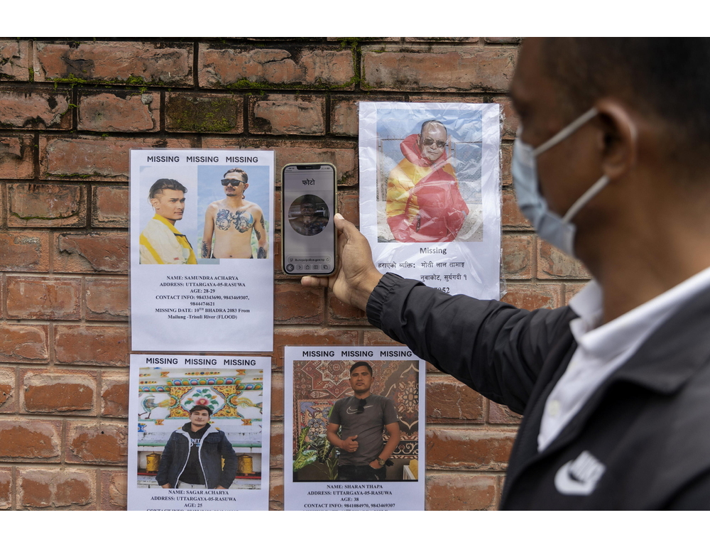 Nepal, il bilancio sale a 734 morti e 2.498 dispersi