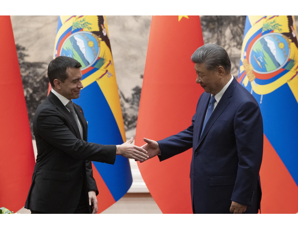 Noboa incontra Xi Jinping, Cina dona 42,7 milioni di dollari all’Ecuador