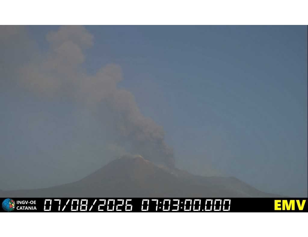 Nube vulcanica sull’Etna, fino alle 12 sospesi atterraggi a Catania
