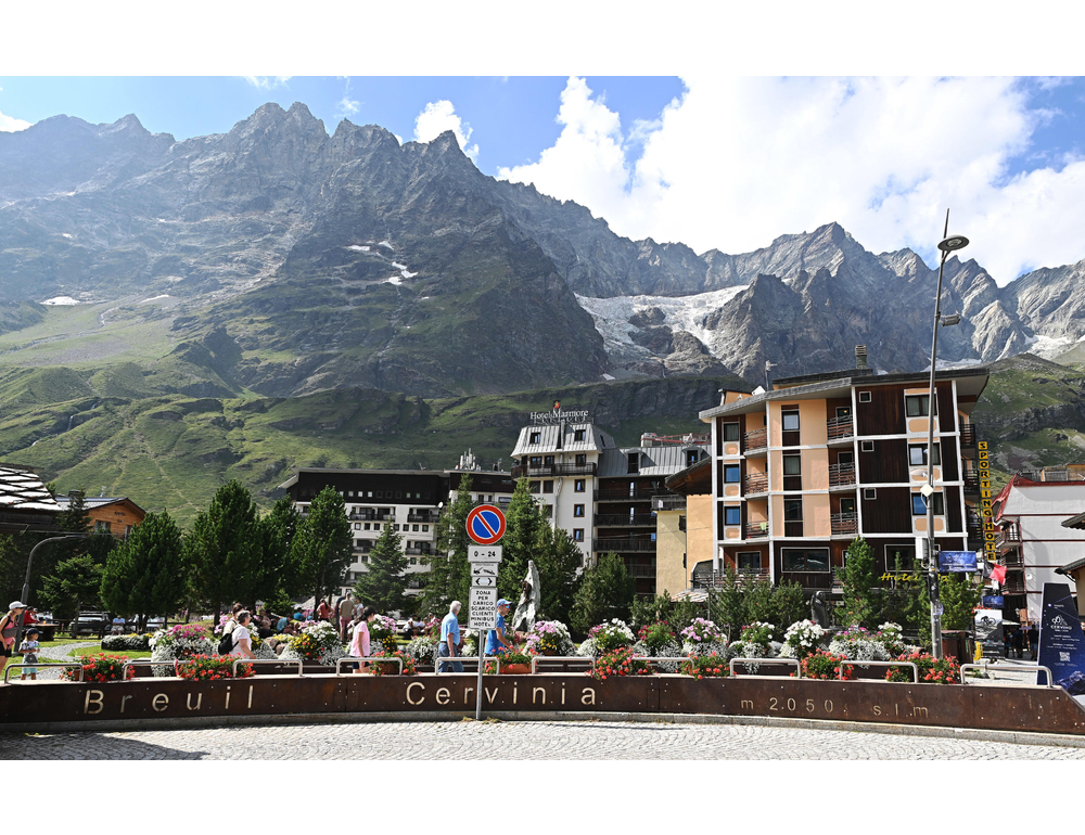 Nubifragio a Cervinia, sopralluoghi in elicottero e mezzi all’opera
