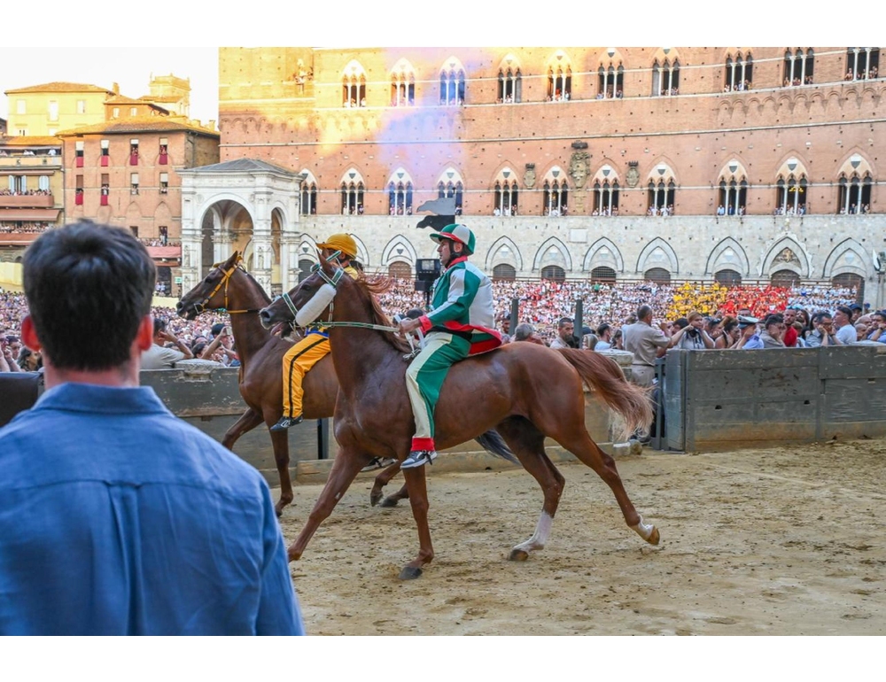 Palio di Siena, contrada dell’Oca vince la prova generale