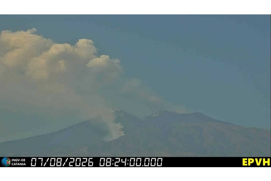 Chiusi gli spazi aerei corrispondenti alla nube vulcanica a Sud-Ovest