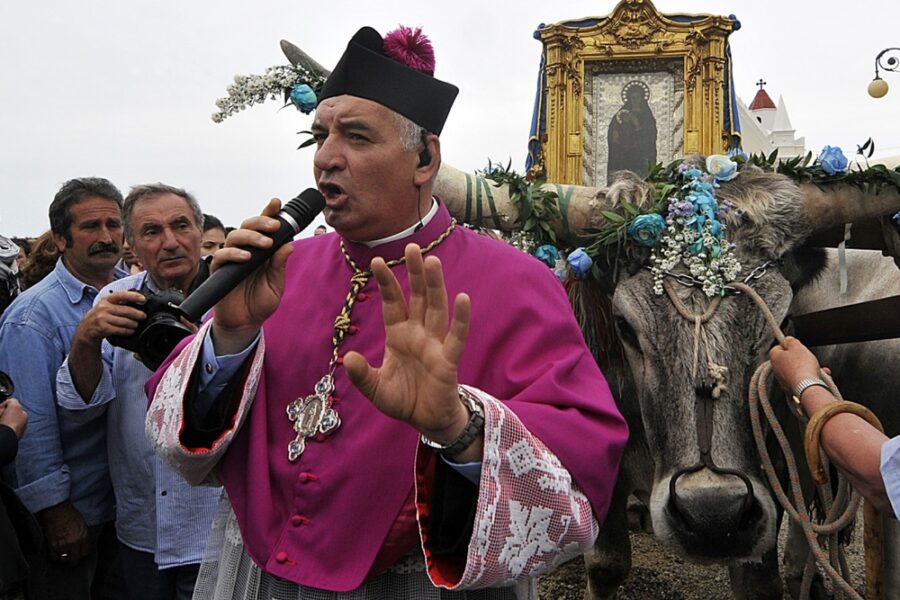 Il rettore del santuario di Capocolonna: 'Da 20 giorni situazione insostenibile'