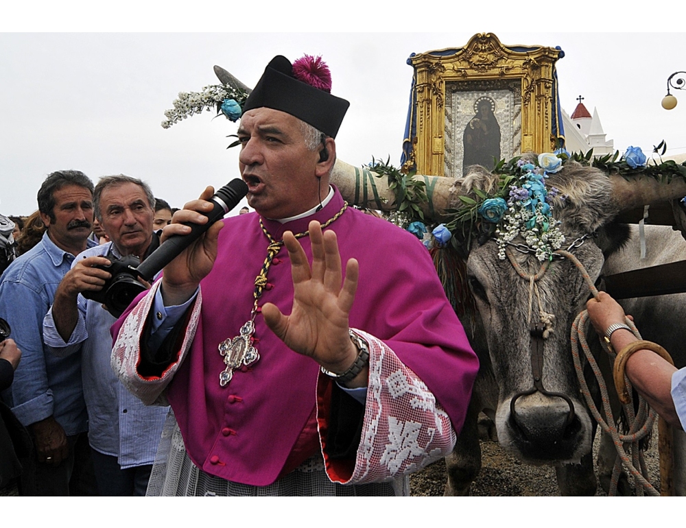 Parroco protesta sui social per la mancanza d’acqua, ‘è una vergogna’