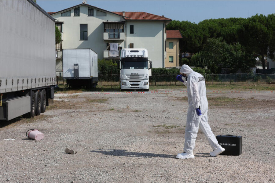 Intanto alcuni accusati hanno riferito che la vittima sarebbe stata armata di coltello