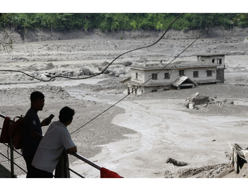 Polizia Nepal, ‘recuperati 157 corpi dalle zone colpite dall’alluvione’