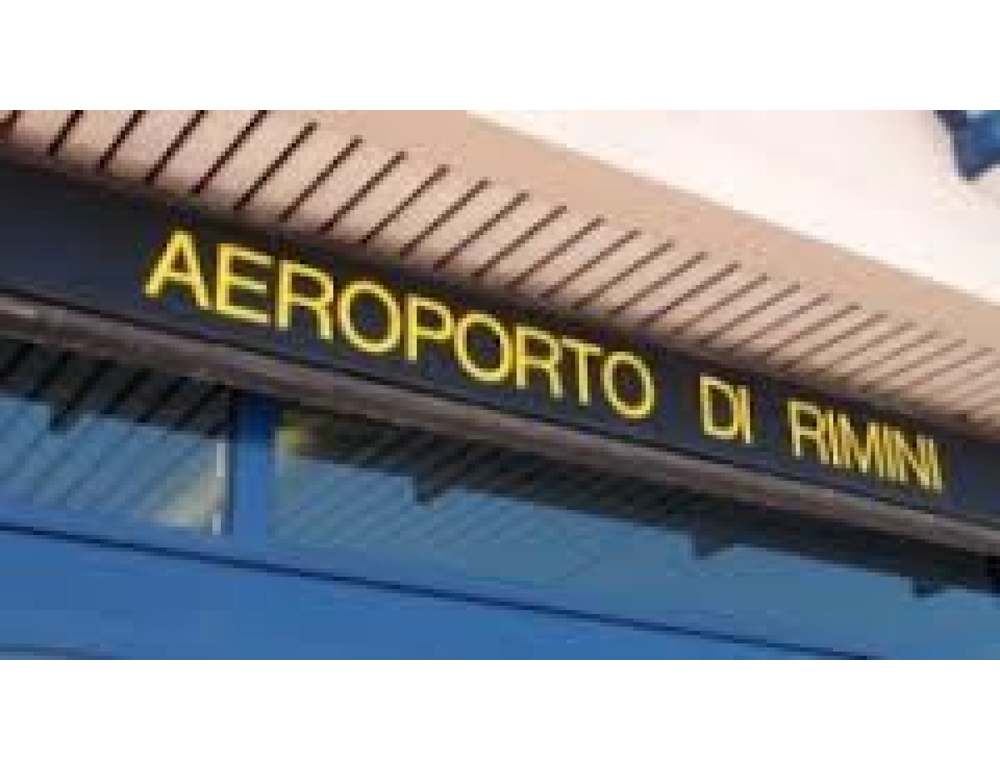 Problemi a un motore, atterraggio d’emergenza a Rimini, nessun ferito