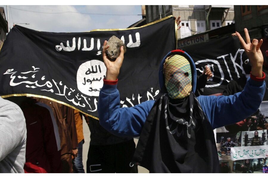 'Condivideva online contenuti di matrice jihadista