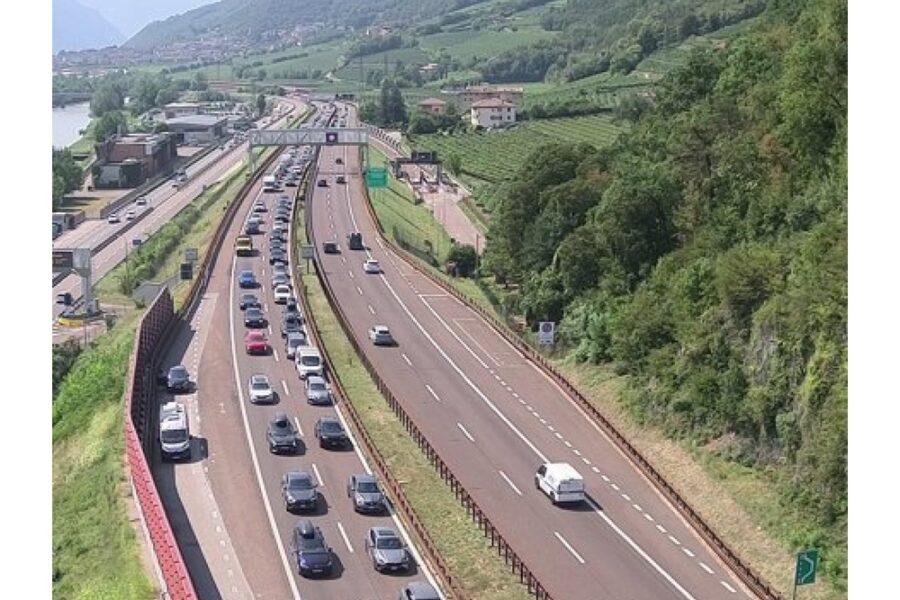 Traffico intenso per 160 cilometri tra Chiusa e Affi