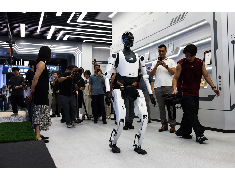 Robot umanoide cinese corre i 100 metri in 8,86 secondi