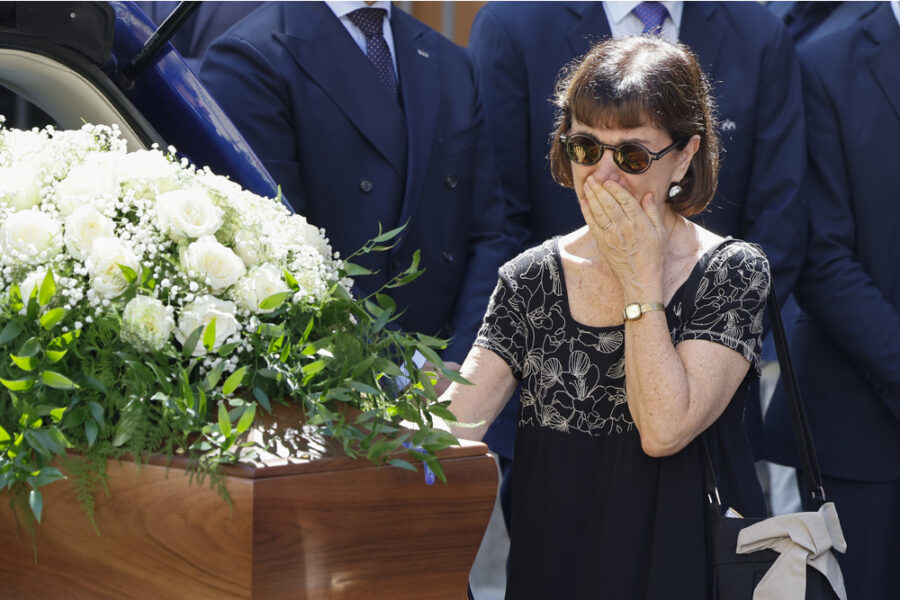 Alle esequie a Roma presenti molti ministri