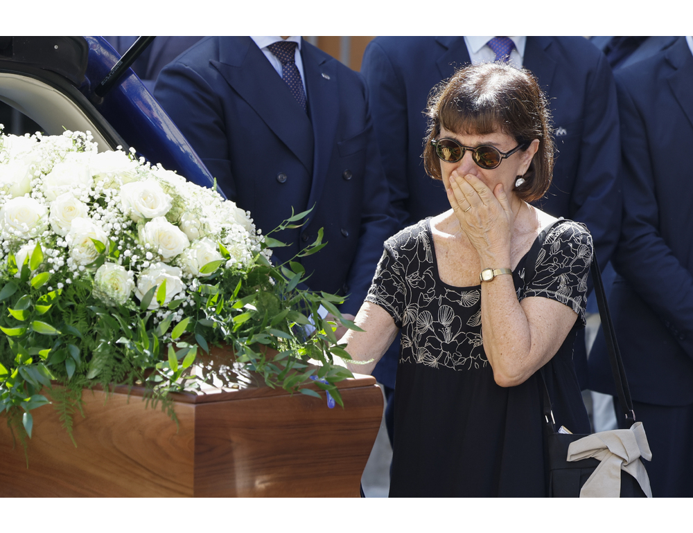 Roccella ai funerali del marito Luigi, ‘continueremo mano nella mano’