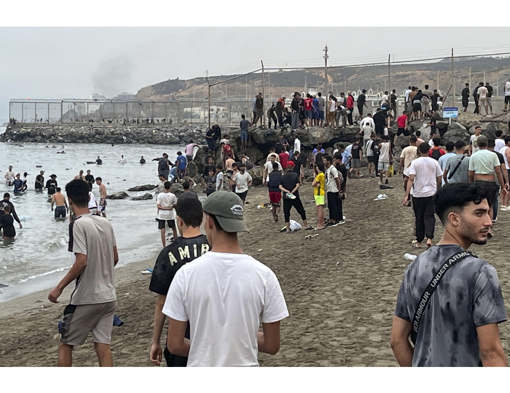 Salgono a 67 i migranti morti tentando di arrivare a nuoto a Ceuta