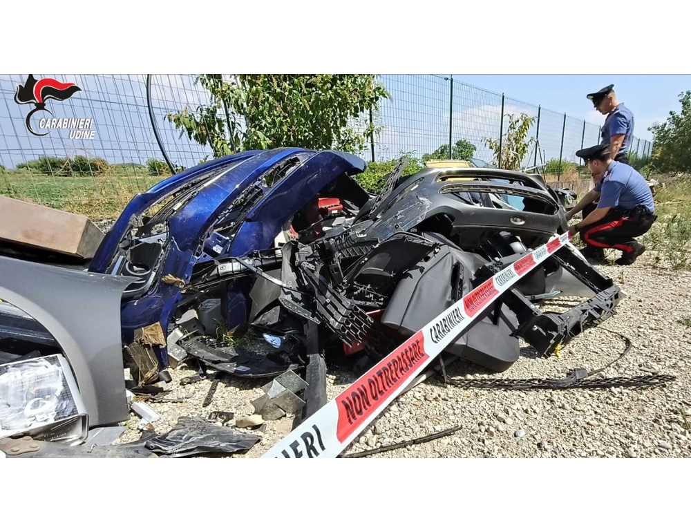 Scoperta in Friuli carrozzeria abusiva auto di lusso, sequestro da 1 milione