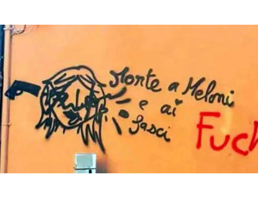 Scritte contro la premier a Bologna, anche Daspo urbano al 23enne denunciato