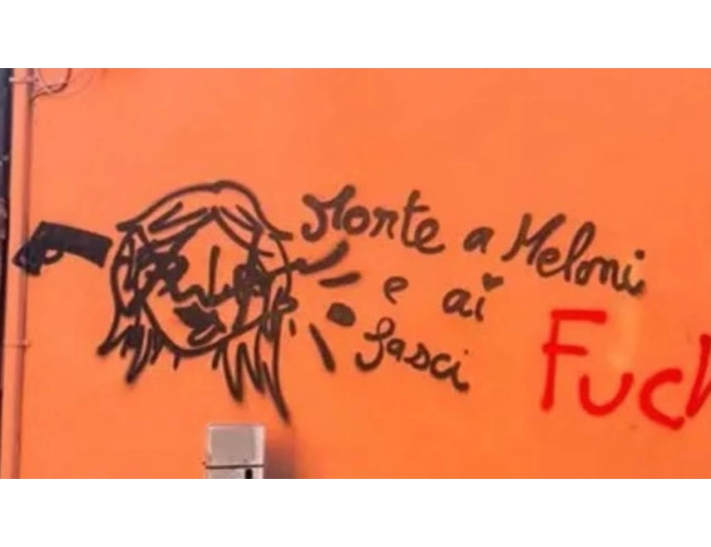 Scritte contro la premier a Bologna, rintracciato e denunciato uno dei presunti autori