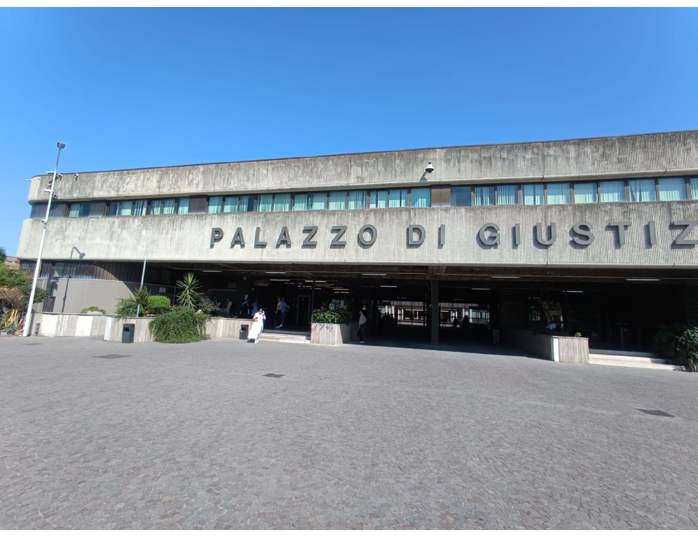 ‘Se vuoi raccogliere devi pagare’, due arresti per estorsione nel Foggiano