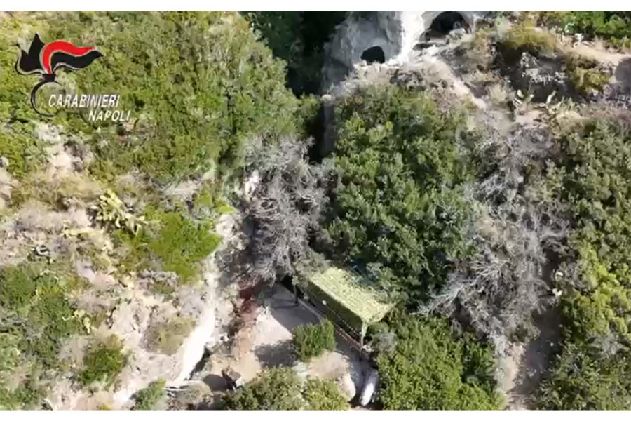 Scoperto dai carabinieri in una zona a rischio frane