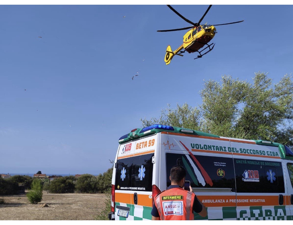 Si ribalta un trattore, 88enne muore schiacciato nel Nuorese