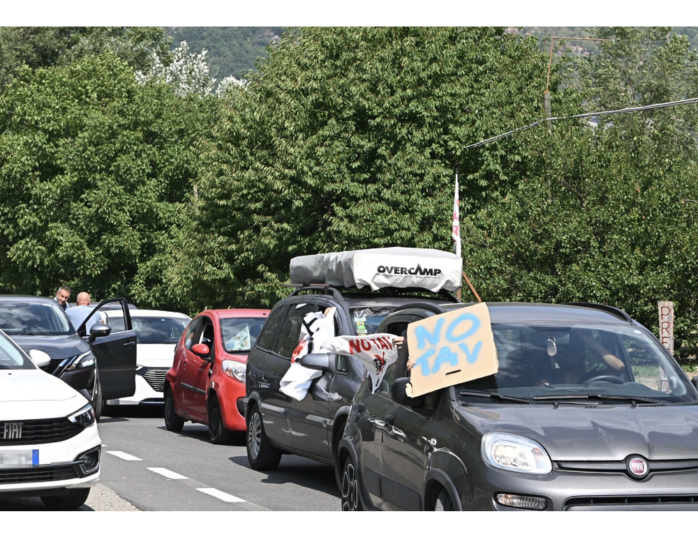 Slogan e clacson, i No Tav lasciano il presidio di Venaus