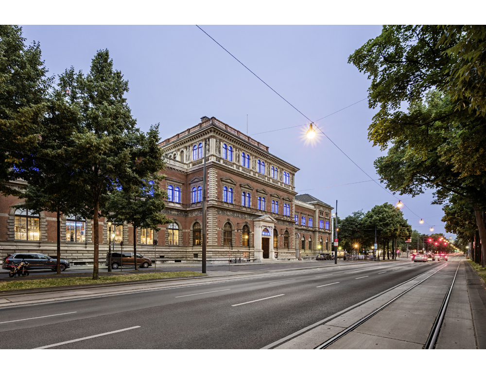 Spaccano la teca e rubano prezioso gioiello, furto al museo Mak di Vienna