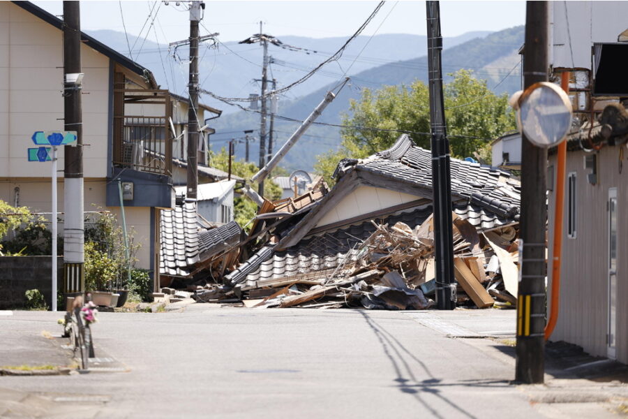 Caldo e case distrutte aggravano l'emergenza nella prefettura di Kumamoto