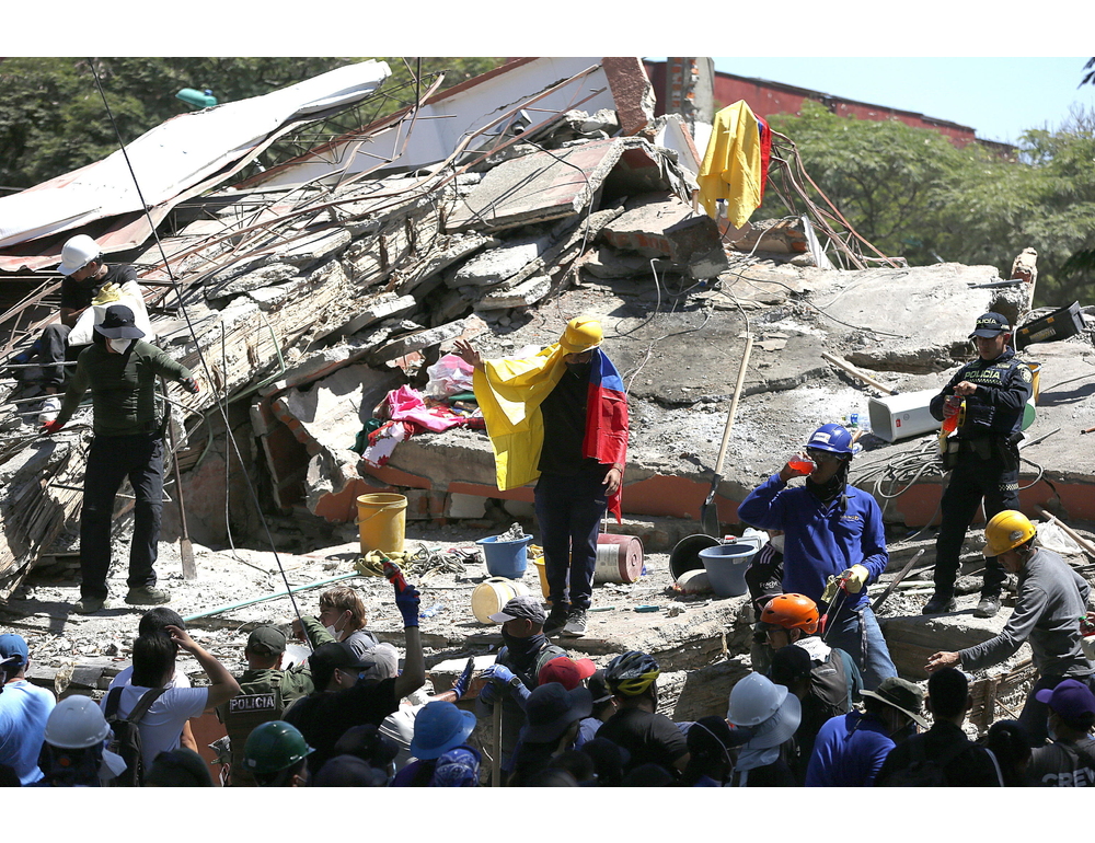 Terremoto in Colombia, estratta viva dalle macerie dopo 30 ore