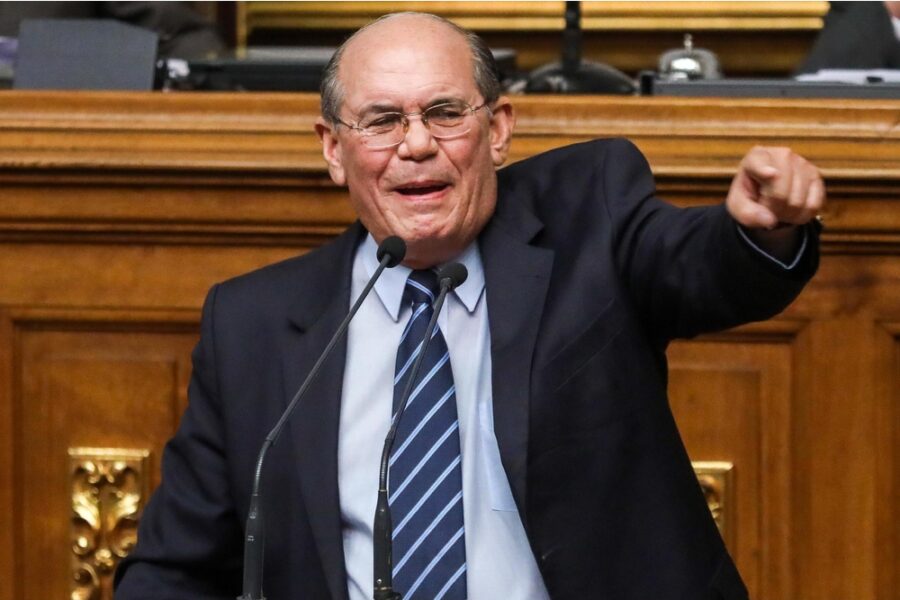 'Ho parlato con la leader dei venezuelani e mi ha chiesto di aprirle la strada'