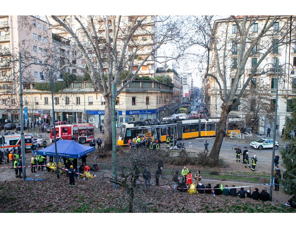 Tram deragliato a Milano, per medici del conducente ‘nessuna negligenza’