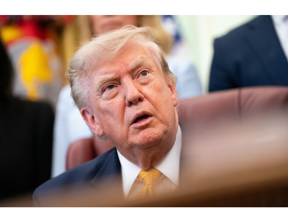 Trump: Stretto di Hormuz si aprirà molto presto, altrimenti colpi durissimi all’Iran