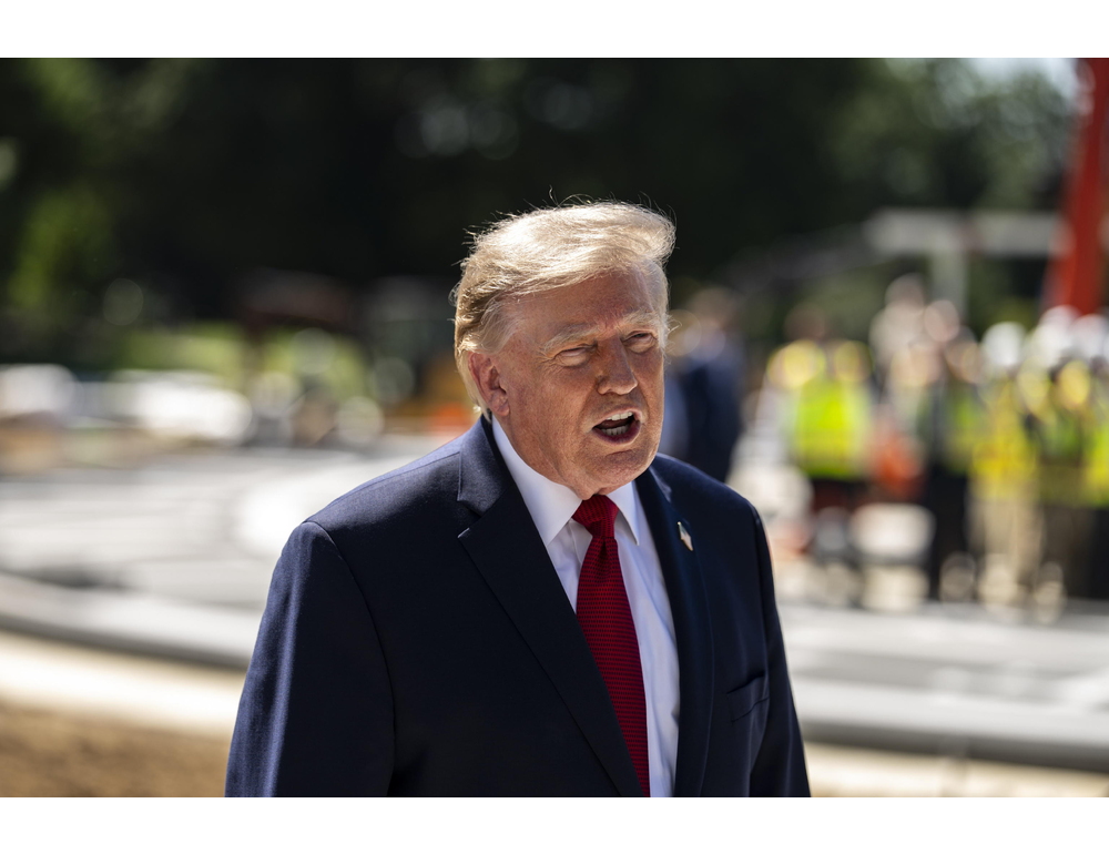 Trump, l’Iran sta completamente collassando
