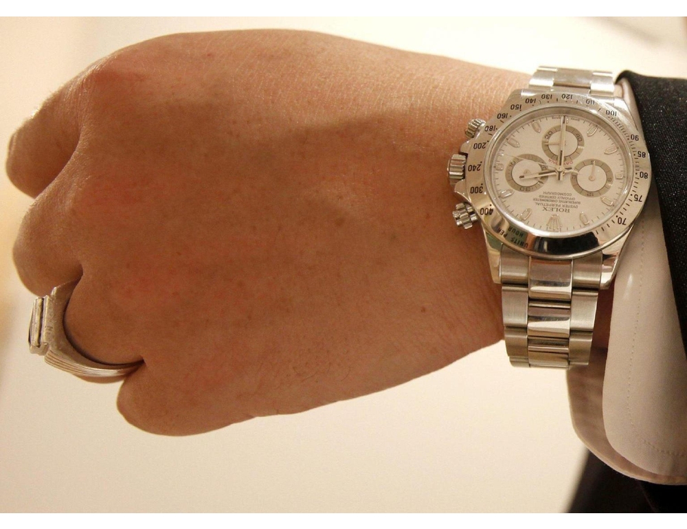 Turista israeliano rapinato del Rolex da 50 mila euro in centro a Milano
